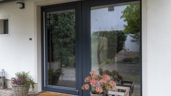 Haustür aus Glas in anthrazit