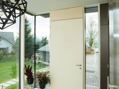 Innenansicht weiße PaXentrée Holz-Aluminium Haustür