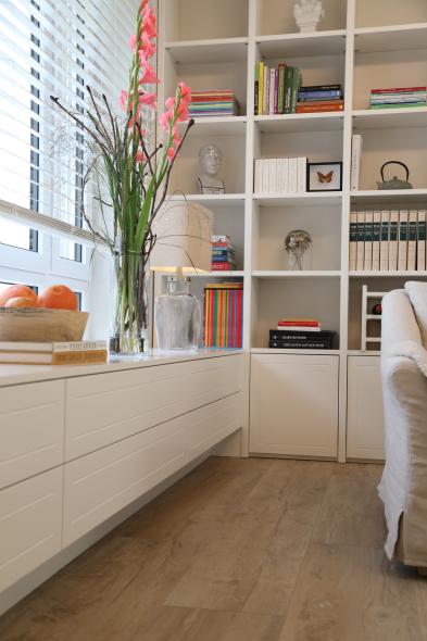 Einbaumöbel mit Büchern