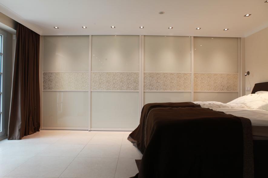 Schlafbereich mit Kleiderschrank