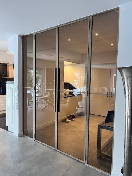 Glastyp: ESG Float 6mm ANTISOL Grau Rahmenfarbe: RAL nach Wahl ( 1019 )