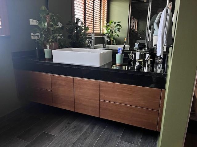 Waschtischunterschrank