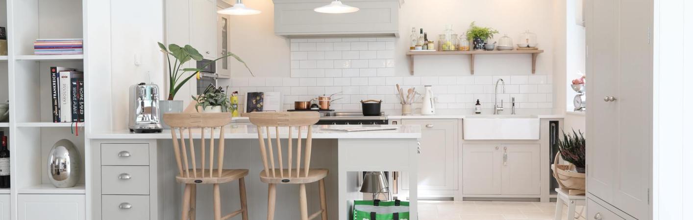 offene Küche in grau